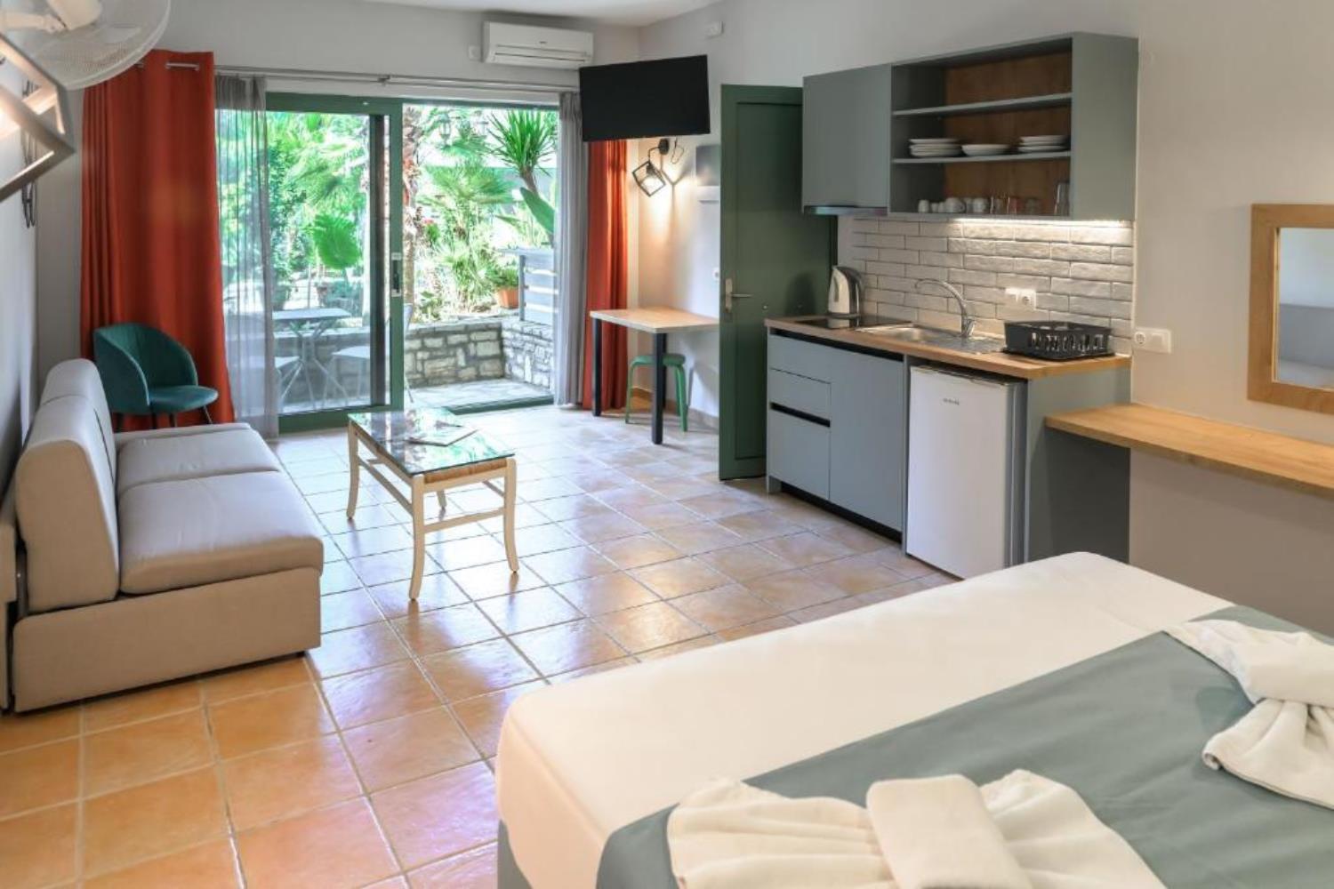 Rouda Bay Beach Hotel