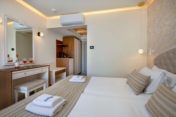 Vantaris Palace Hotel