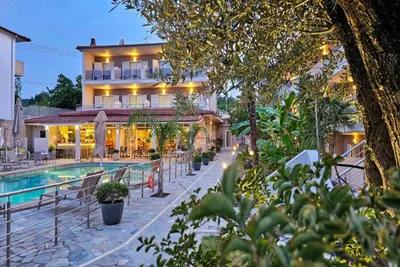 Sarantis Hotel