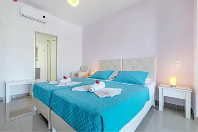 Palapart Gikas Studios and Suites