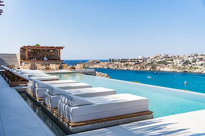 Super Paradise Hotel