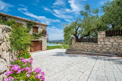 Agrikia Villa - Varvarigos Houses