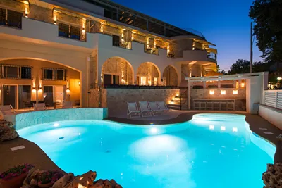Neikos Luxury Suites
