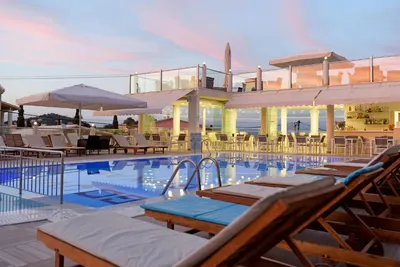 Palapart Gikas Studios and Suites