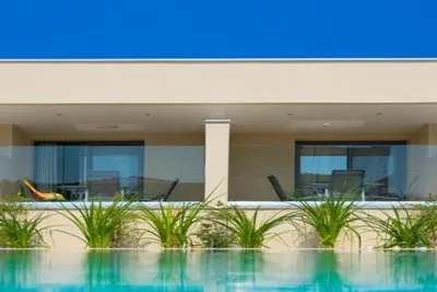 Notos Deluxe Suites