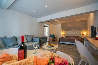 LAGOMANDRA BEACH & SUITES