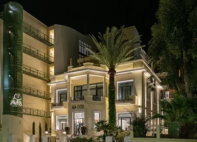 Avra City Hotel