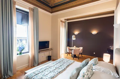 33 Solonos Suites
