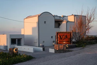 Volcanic Arc Santorini Suites