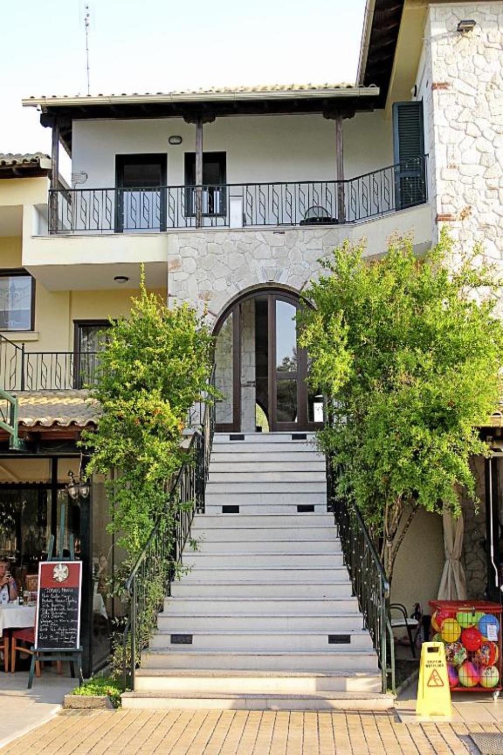 Zeus Eleva Kassandra Lagoon