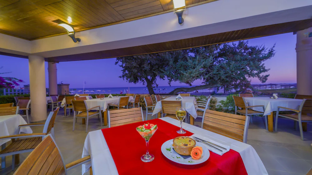 Amaryllis Beach Front Hotel