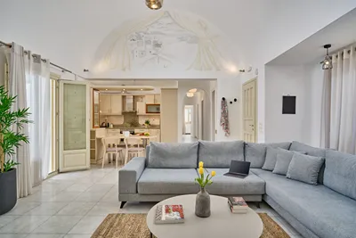 La Maison Luxurious Living