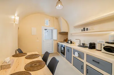 Eolithos Suites