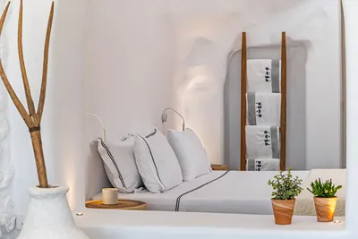 Numa Santorini