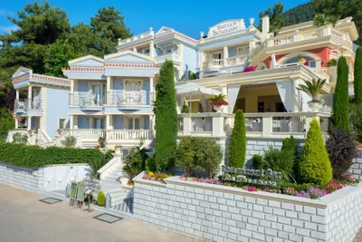 Enavlion Hotel