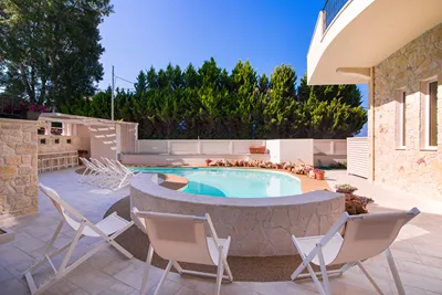 Neikos Luxury Suites