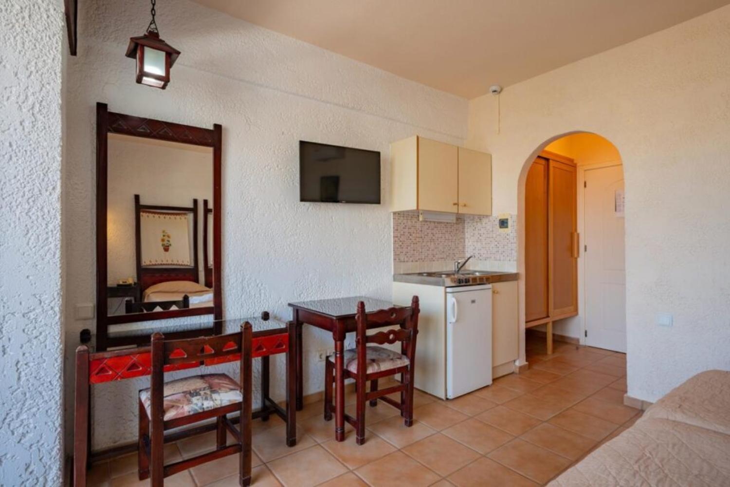 LEFKONIKO BEACH HOTEL