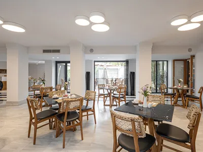 Avra City Hotel