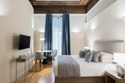 33 Solonos Suites