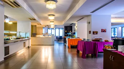 LAGOMANDRA BEACH & SUITES