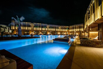 Senseana Sea Side Resort & Spa