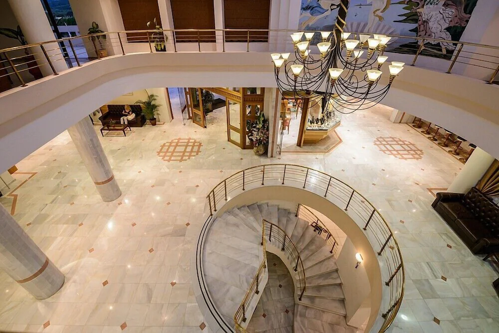 Vantaris Palace Hotel