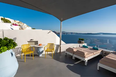 Kima Oia Suites