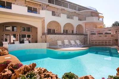 Neikos Luxury Suites
