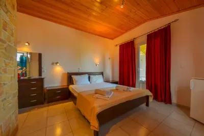 Ellas Hotel