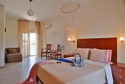 Stratos Hotel