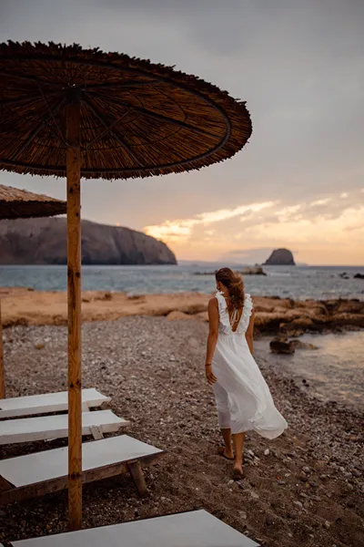 Milos Waves