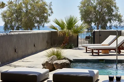 Oscar Beachfront Suites