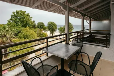 Aqua Beachfront Hotel