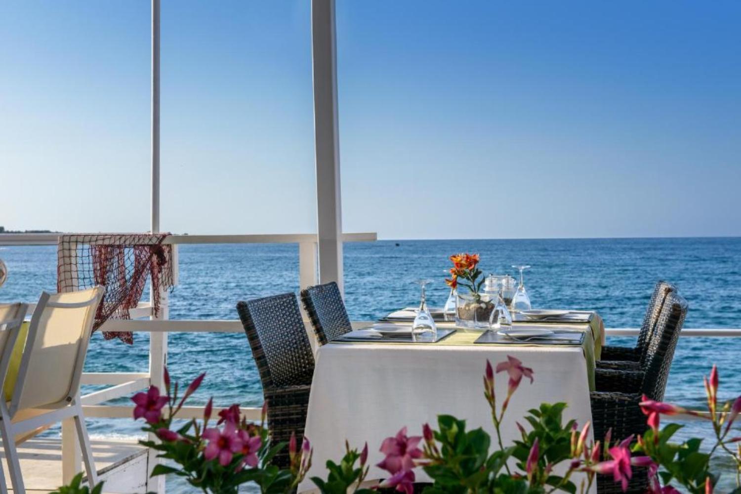 Alia Beach Hotel
