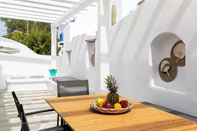 Ivi Mykonean Suites