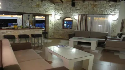 Royal Hotel Polichrono