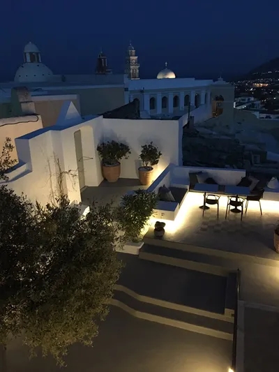 Amelot Art Suites Santorini