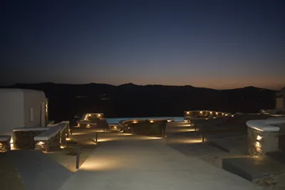 Thronos Suites