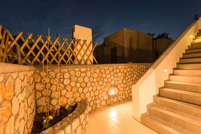Pithos Apartments