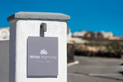White Harmony Suites Santorini
