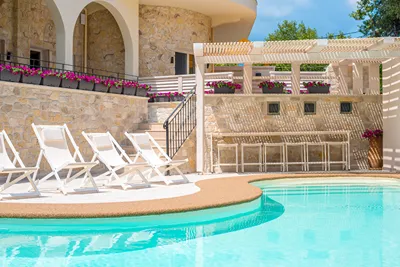 Neikos Luxury Suites