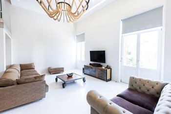 Azelia Suites