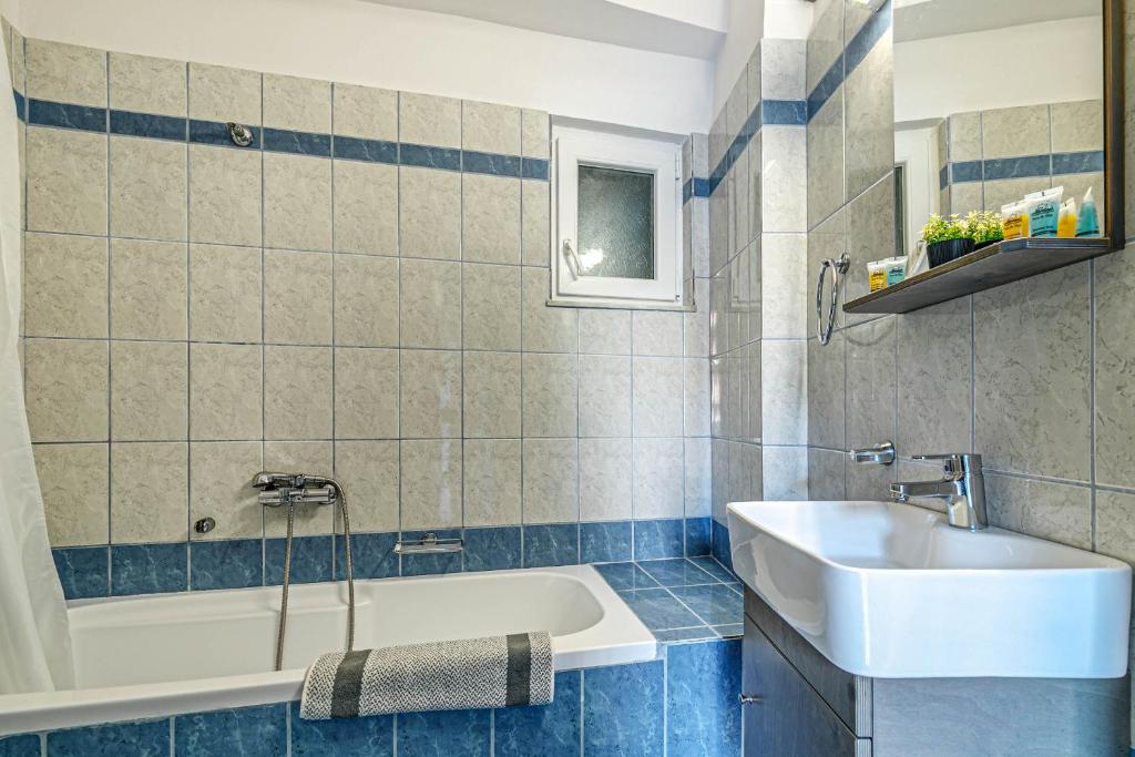 Palapart Gikas Studios and Suites