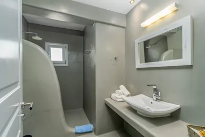Central Fira Suites