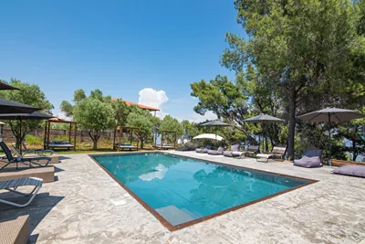 Pefkon Suites