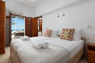 Arte Lindos Suites