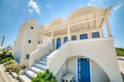 MONOLiTHIA Santorini