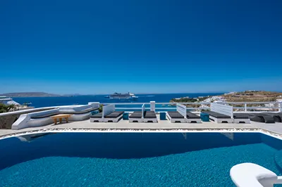 Flaskos Luxury Suites