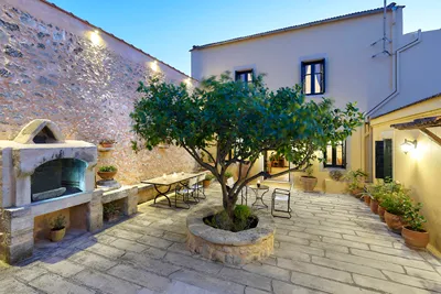 Castello Villa Daphnes