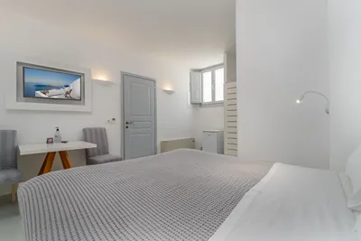 Central Fira Suites